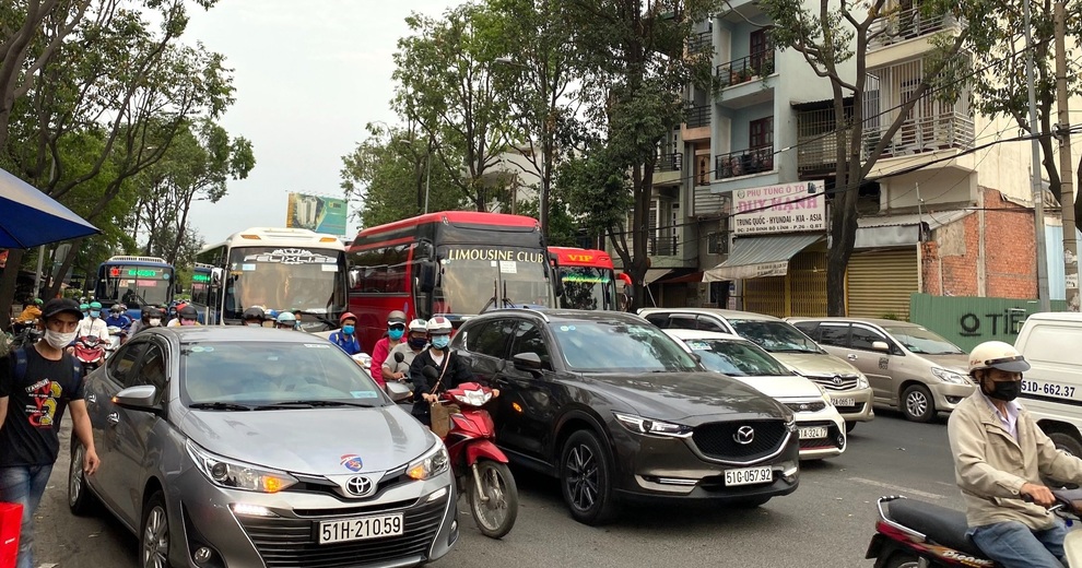 TPHCM tạm dừng xe buýt, xe khách và taxi, xe ôm công nghệ chạy bình thường - 1 TPHCM tạm dừng xe buýt, xe khách và taxi, xe ôm công nghệ chạy bình thường - 1