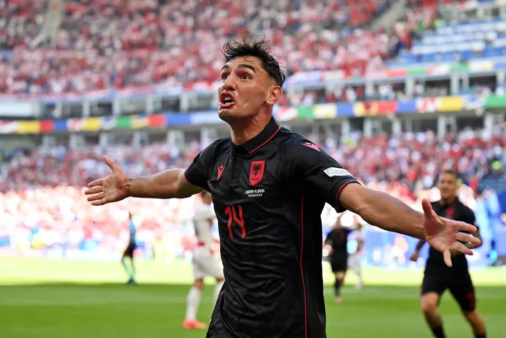 អាល់បានី.jpg Albania.jpg