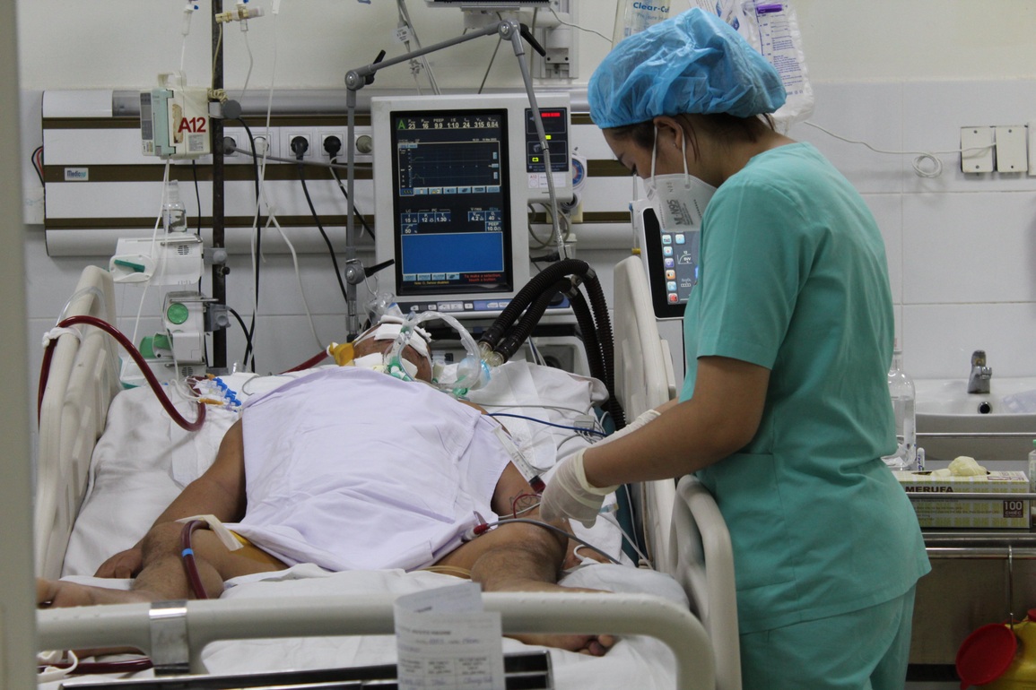 Bác sĩ kêu cứu cho người ngư dân bám biển Trường Sa đang nguy kịch - 2 Bác sĩ kêu cứu cho người ngư dân bám biển Trường Sa đang nguy kịch - 2