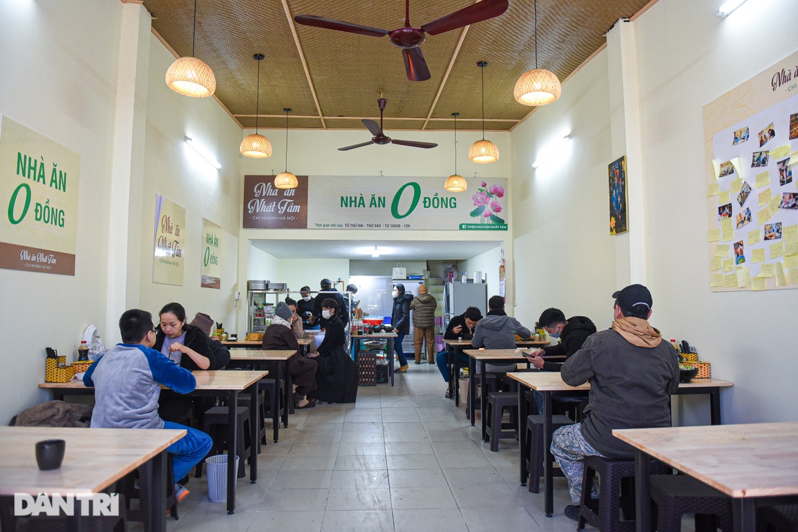 Quán ăn chay 0 đồng, mỗi ngày phục vụ cả trăm suất giữa lòng Hà Nội - 1 Quán ăn chay 0 đồng, mỗi ngày phục vụ cả trăm suất giữa lòng Hà Nội - 1