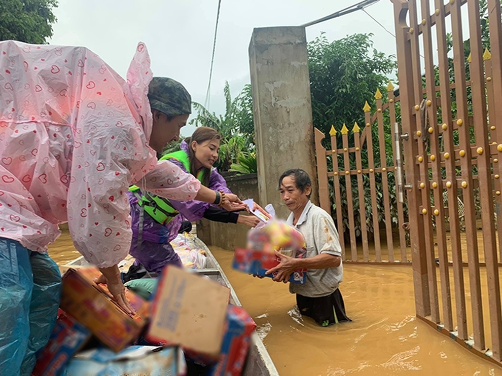 Vợ chồng Thúy Diễm vướng ồn ào sao kê từ thiện - 1 Vợ chồng Thúy Diễm vướng ồn ào sao kê từ thiện - 1