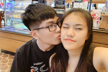 Cặp đôi yêu xa nửa vòng trái đất kể câu chuyện tình 5 năm thanh xuân