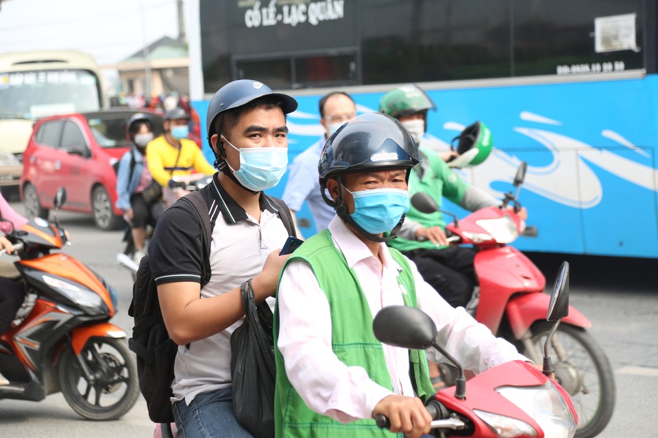 Ngày nghỉ lễ cuối cùng: Xe ôm công nghệ kiếm tiền triệu nhưng lo Covid-19 - 1 Ngày nghỉ lễ cuối cùng: Xe ôm công nghệ kiếm tiền triệu nhưng lo Covid-19 - 1