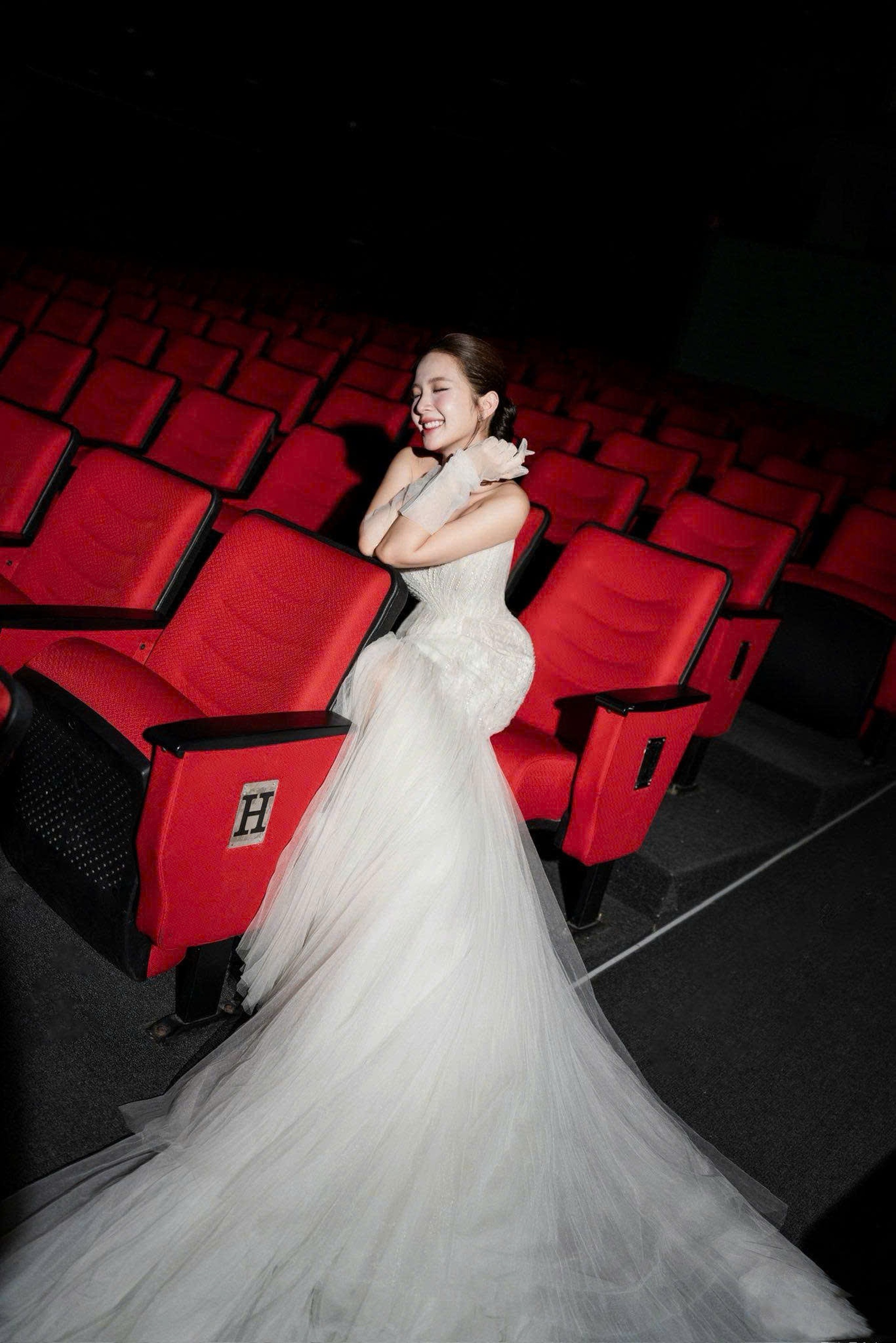 Đình Tú và Ngọc Huyền chụp ảnh cưới tại Nhà hát Kịch Hà Nội - 6 Đình Tú và Ngọc Huyền chụp ảnh cưới tại Nhà hát Kịch Hà Nội - 6