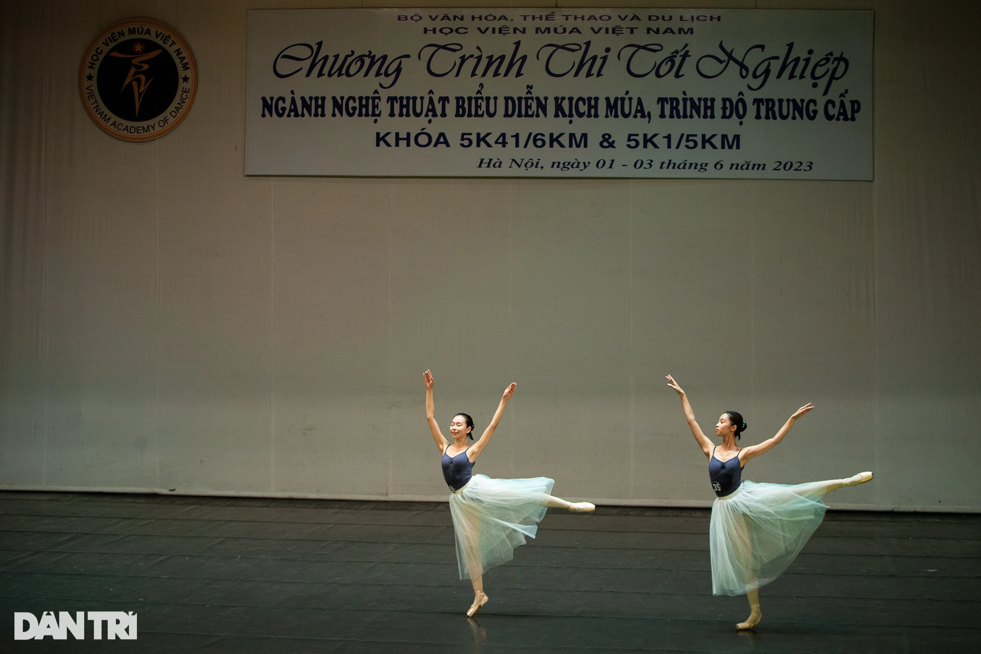Ngắm nữ sinh trường Múa biểu diễn ballet trong kỳ thi tốt nghiệp - 1 Ngắm nữ sinh trường Múa biểu diễn ballet trong kỳ thi tốt nghiệp - 1