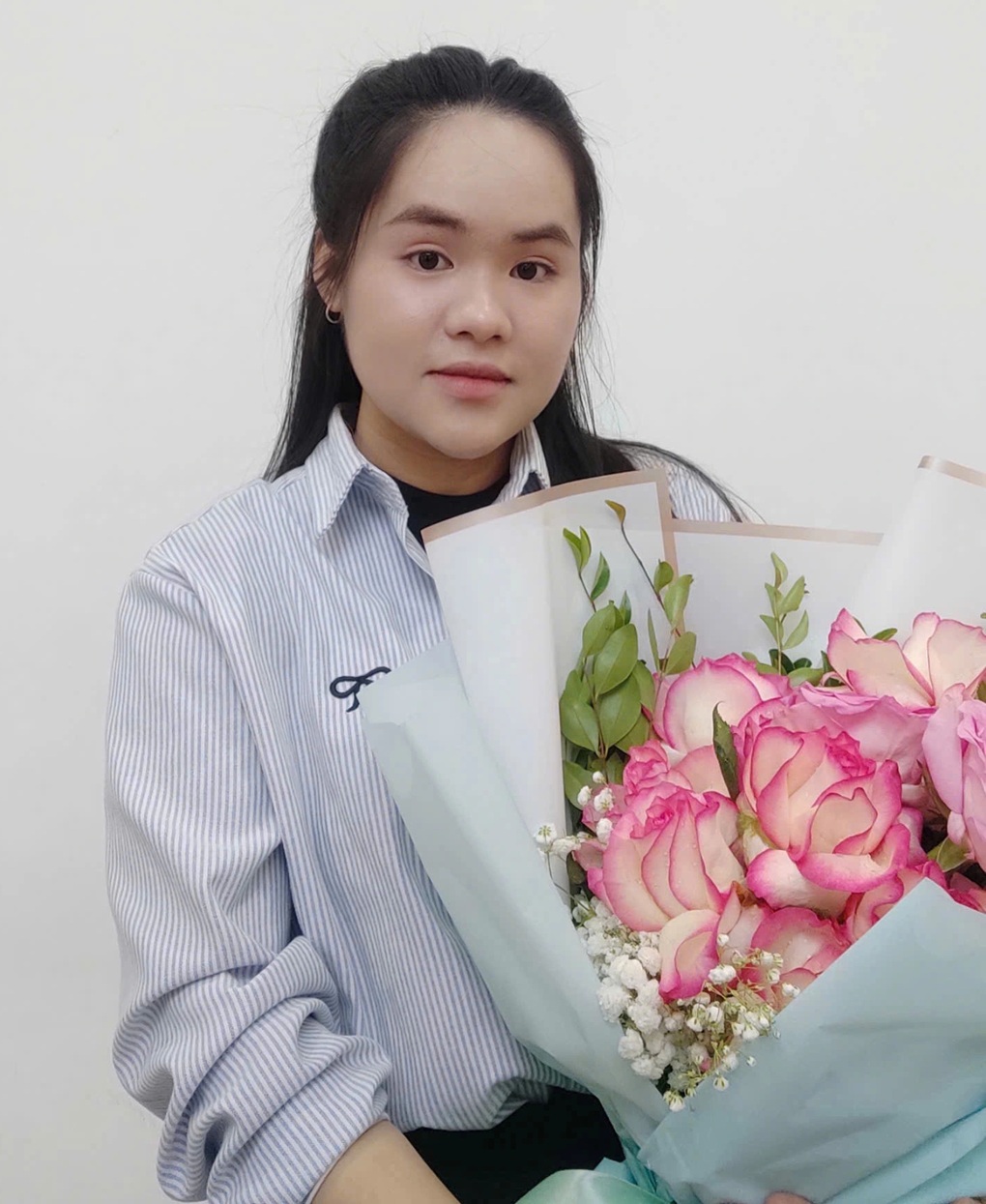 Nhận bằng tốt nghiệp loại giỏi thay em gái đã mất, chị gái bật khóc - 2 Nhận bằng tốt nghiệp loại giỏi thay em gái đã mất, chị gái bật khóc - 2
