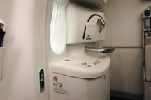 Cấm bay hành khách tự ý mở cửa thoát hiểm, vi phạm quy định hút thuốc