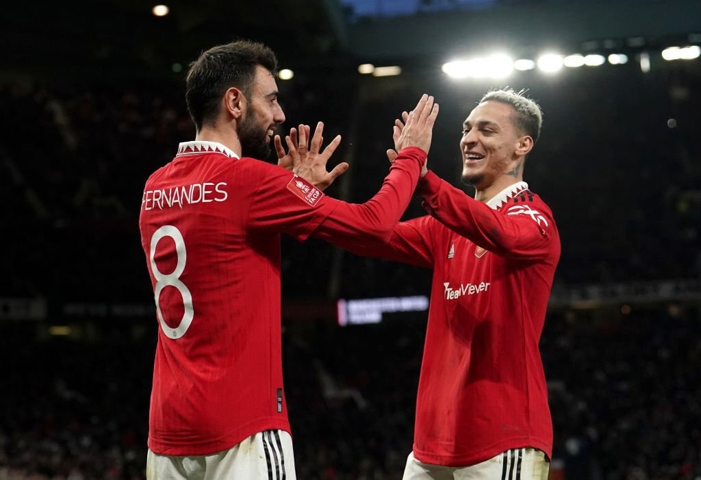 Nhận liền 3 thẻ đỏ, một quả phạt đền, Fulham thua ngược Man Utd - 4 Nhận liền 3 thẻ đỏ, một quả phạt đền, Fulham thua ngược Man Utd - 4