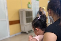 Bé gái 5 tuổi có bàng quang lộ bên ngoài cơ thể