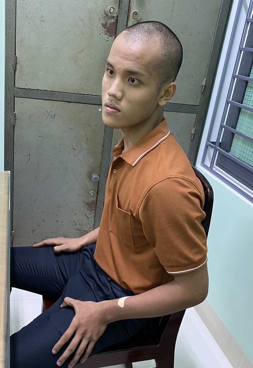 Bắt 2 tên trộm ô tô đang phê ma túy, tông vào công an để tẩu thoát - 2 Bắt 2 tên trộm ô tô đang phê ma túy, tông vào công an để tẩu thoát - 2