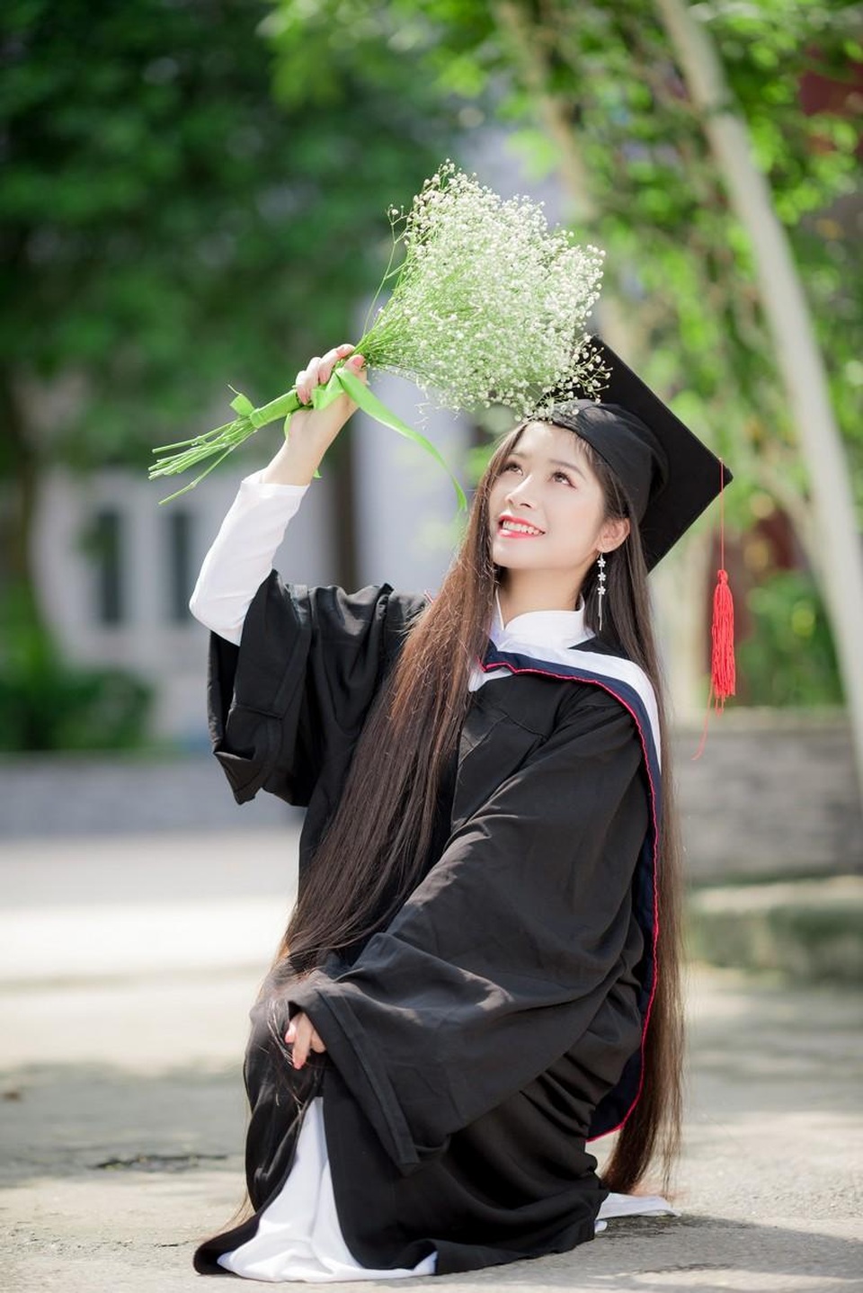 Nữ sinh ĐH Văn hóa nuôi mái tóc dài hơn 1 mét trong suốt 14 năm - 3 Nữ sinh ĐH Văn hóa nuôi mái tóc dài hơn 1 mét trong suốt 14 năm - 3