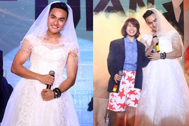 Hài hước nam sinh mặc váy cưới hát "Bốn chữ lắm"