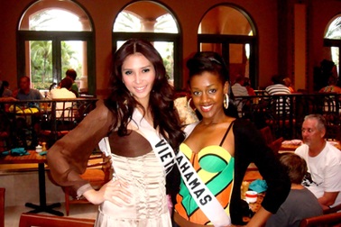 Người đẹp Hoàng Yến xin lỗi người hâm mộ 