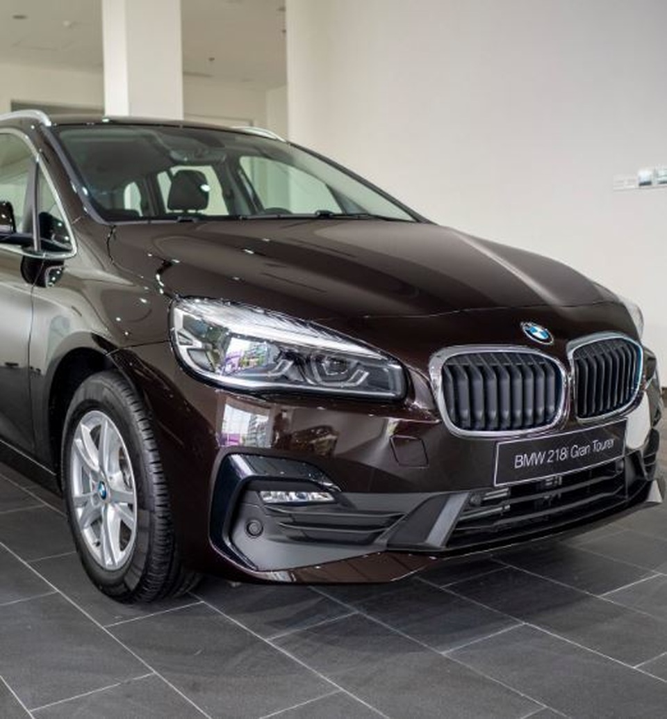 BMW 218i giảm giá rẻ ngang Toyota Innova, nên mua xe nào? - 1 BMW 218i giảm giá rẻ ngang Toyota Innova, nên mua xe nào? - 1
