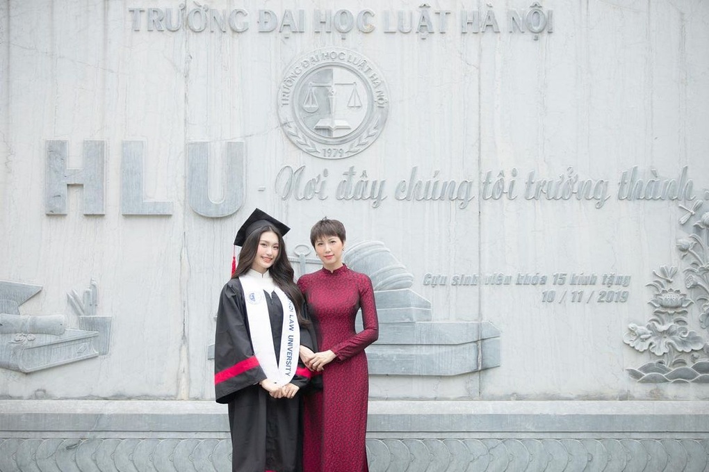 Doãn Hải My và mẹ trông như hai chị em khi chụp ảnh cùng nhau - 2 Doãn Hải My và mẹ trông như hai chị em khi chụp ảnh cùng nhau - 2