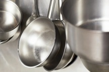 Nguồn gốc thép không gỉ thường được dùng làm đồ bếp