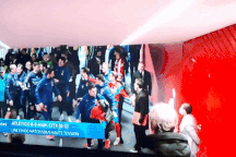 HLV Pep Guardiola bị ném "mưa chai", cầu thủ Man City loạn đả với Atletico