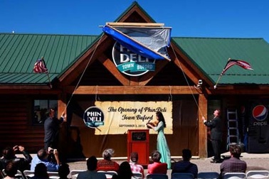 Thị trấn Mỹ của doanh nhân Việt “gây sốt” trong ngày chào bán cà phê 