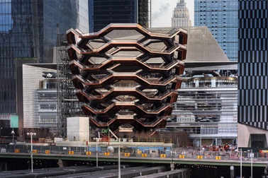 Cầu thang trị giá 150 triệu đô được ví như tháp Eiffel của New York