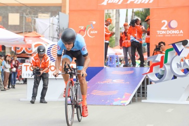 Tay đua người Pháp thắng chặng đầu giải xe đạp xuyên Việt - cúp truyền hình TPHCM 2018