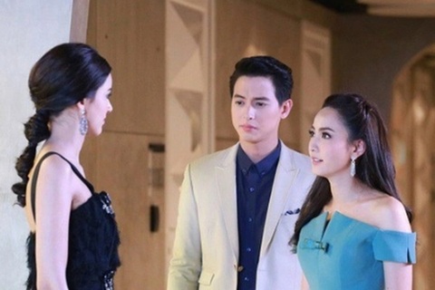 Sắp cưới bạn gái mang bầu, tôi sợ hãi khi mối tình đầu báo tin chấn động