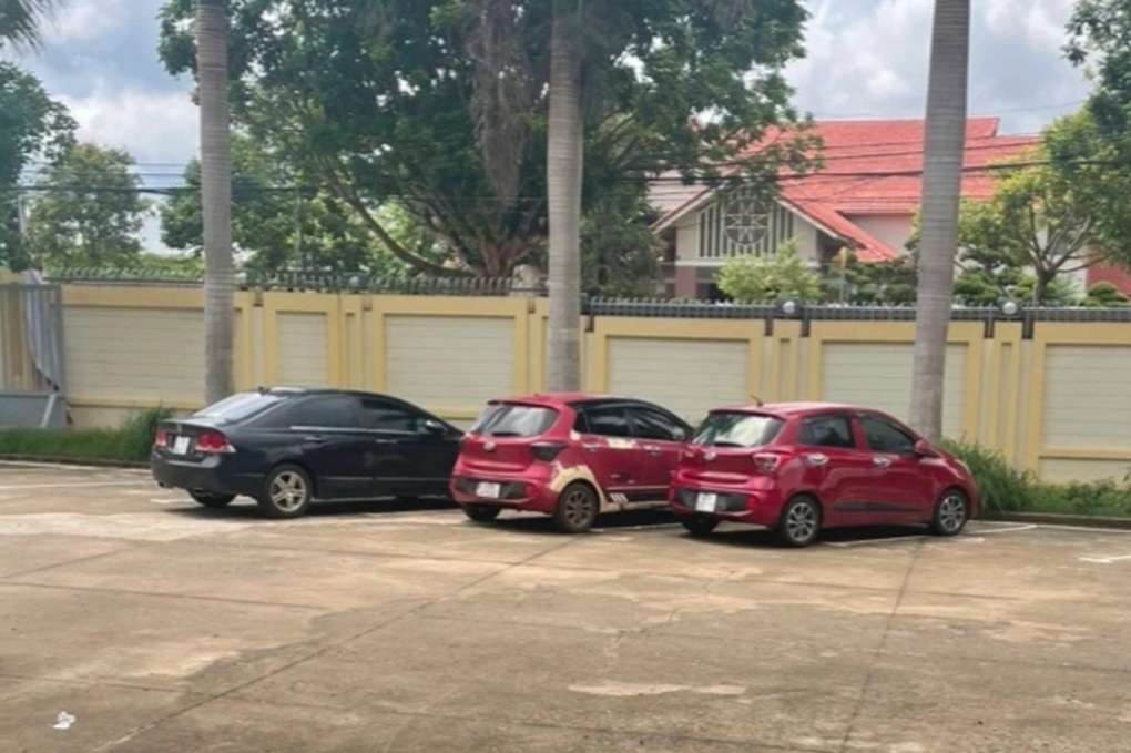 Hi hữu lái nhầm ô tô người khác do trời tối - 2 Hi hữu lái nhầm ô tô người khác do trời tối - 2