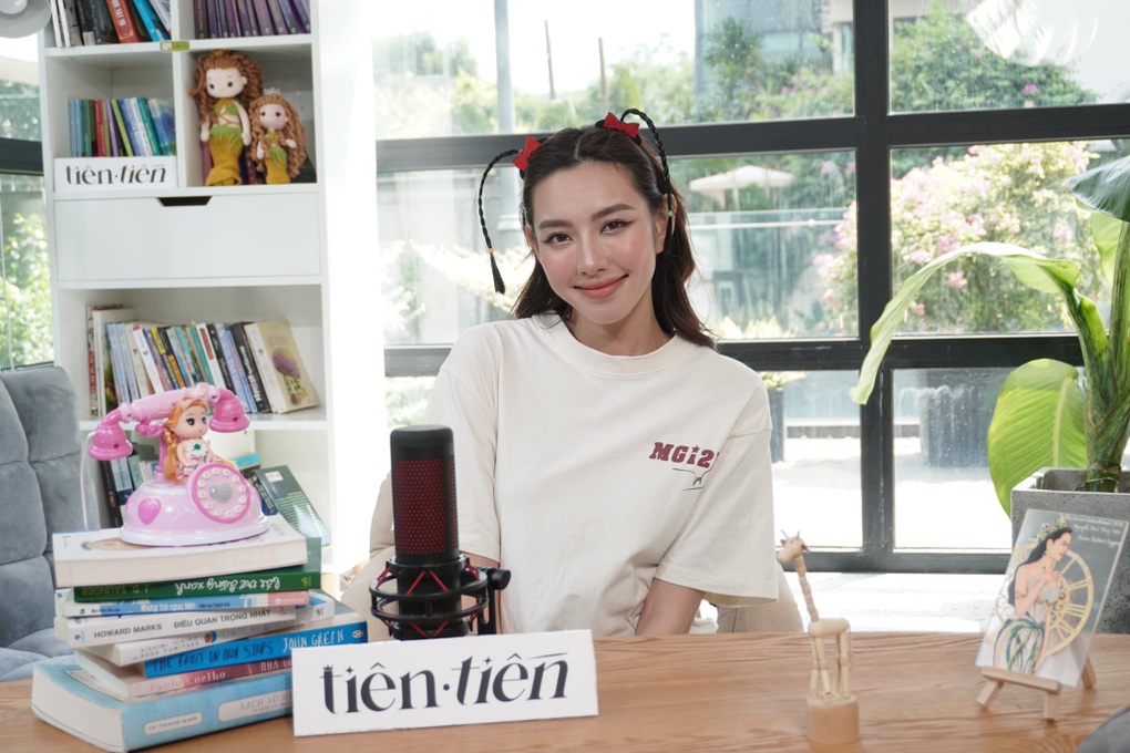 Hình ảnh Hoa hậu Thùy Tiên mặc giản dị, đưa 15 con nuôi đi chơi gây chú ý - 8 Hình ảnh Hoa hậu Thùy Tiên mặc giản dị, đưa 15 con nuôi đi chơi gây chú ý - 8