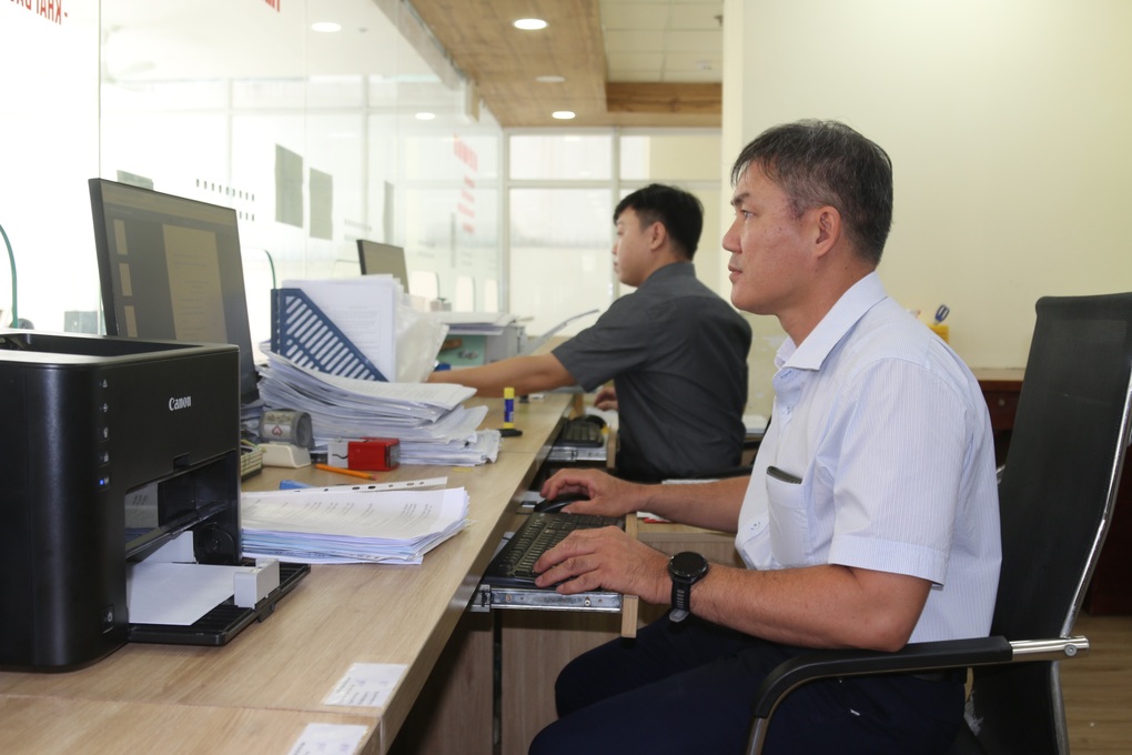 Thủ tục ngành Nội vụ diễn ra thông suốt trong ngày đầu vận hành TPHCM mới - 2
