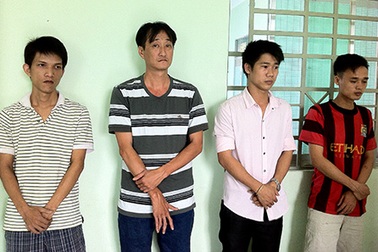 Triệt phá đường dây cá độ bóng đá giữa khu dân cư