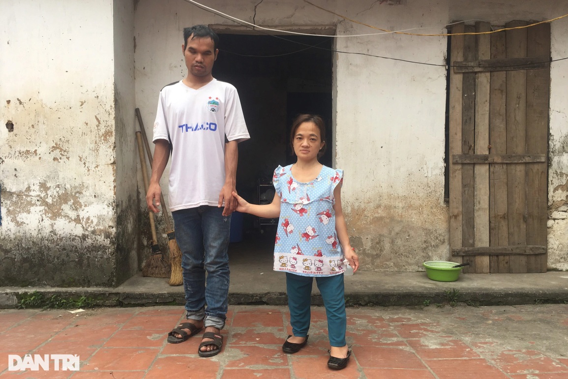 Bố mù, mẹ mắc bệnh xương thủy tinh, thương bé 7 tuổi đói cơm rách áo - 6 Bố mù, mẹ mắc bệnh xương thủy tinh, thương bé 7 tuổi đói cơm rách áo - 6