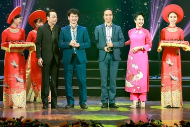 Hơn 200 nghệ sĩ rạng rỡ được vinh danh ngày đầu năm