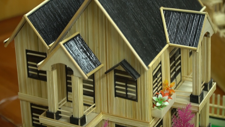 Chàng trai 10 năm xây biệt thự, lâu đài từ tăm tre - 5 Chàng trai 10 năm xây biệt thự, lâu đài từ tăm tre - 5