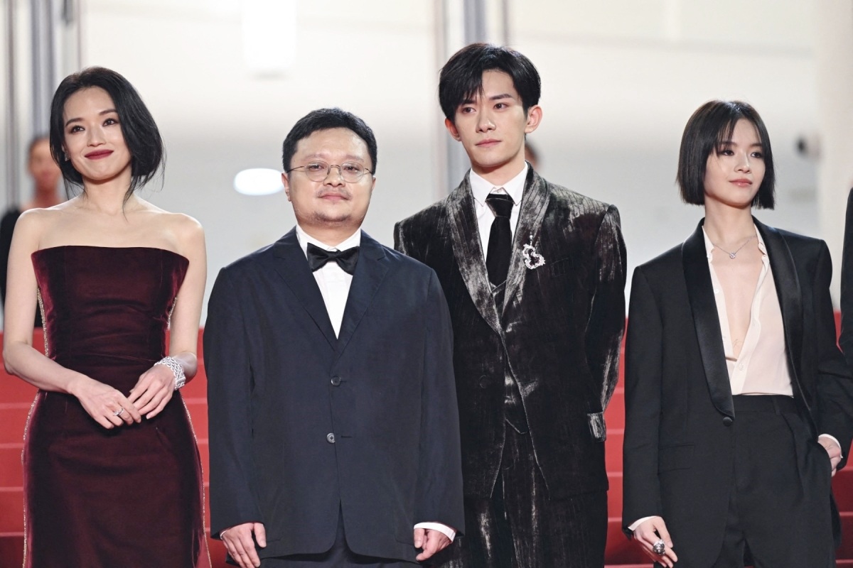 Thư Kỳ khoe vẻ đẹp khí chất, được khen là nữ hoàng thảm đỏ tại LHP Cannes - 1 Thư Kỳ khoe vẻ đẹp khí chất, được khen là nữ hoàng thảm đỏ tại LHP Cannes