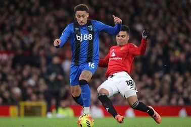 Man Utd chia điểm trong trận cầu 8 bàn thắng với Bournemouth