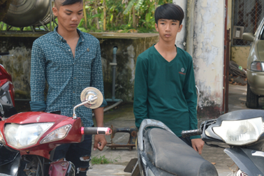 Trộm xe máy vì xe máy đang đi hết... xăng