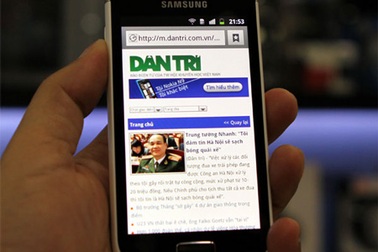 Đập hộp Galaxy W tốc độ 1,4GHz giá 8,5 triệu đồng