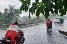 TPHCM, Nam Bộ liên tục có mưa trái mùa: Những bệnh nào dễ xuất hiện ở trẻ?