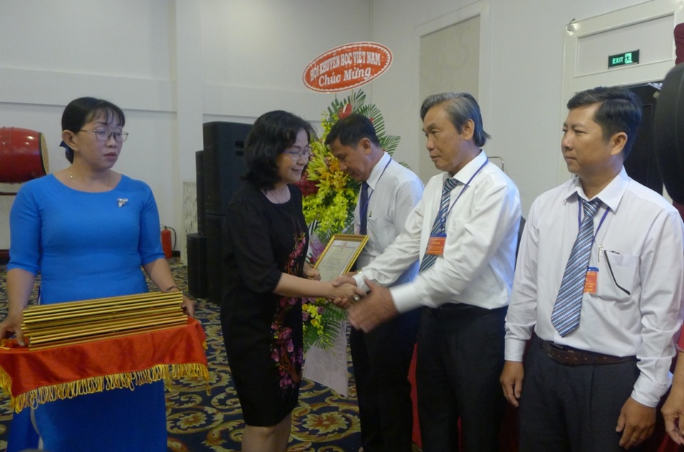 TP Cần Thơ: Gần 200.000 gia đình học tập xuất sắc 5 năm liền - 2 TP Cần Thơ: Gần 200.000 gia đình học tập xuất sắc 5 năm liền - 2