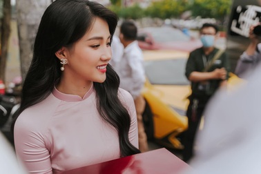 "Hotgirl Reuters" Kiều Trinh làm phù dâu hot nhất mạng xã hội