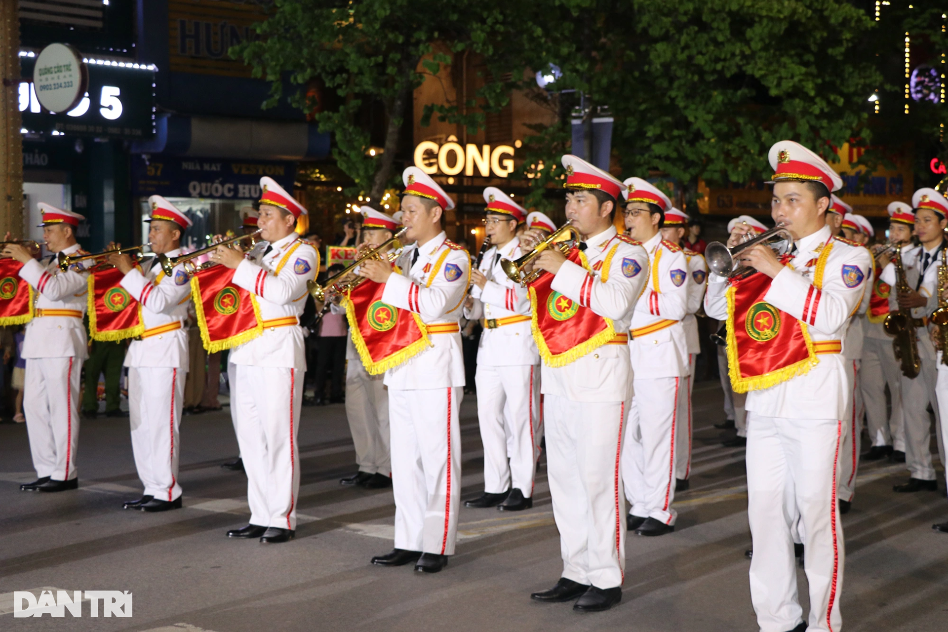 Đoàn nghi lễ Công an nhân dân lần đầu tiên biểu diễn trên quê Bác - 4 Đoàn nghi lễ Công an nhân dân lần đầu tiên biểu diễn trên quê Bác - 4