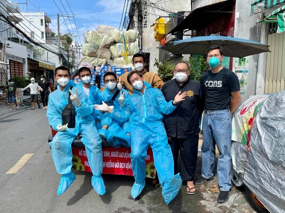 Sau cơn thập tử nhất sinh vì Covid-19, giám đốc đi đưa cơm trả ơn bác sỹ - 7 Sau cơn thập tử nhất sinh vì Covid-19, giám đốc đi đưa cơm trả ơn bác sỹ - 7