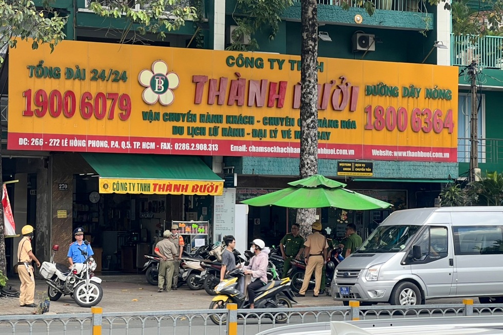 Một tháng sóng gió của nhà xe Thành Bưởi sau tai nạn làm 5 người chết - 1 Một tháng sóng gió của nhà xe Thành Bưởi sau tai nạn làm 5 người chết - 1