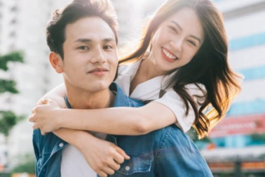 5 tuyệt chiêu "lạt mềm buộc chặt" của vợ khiến chồng mê đắm