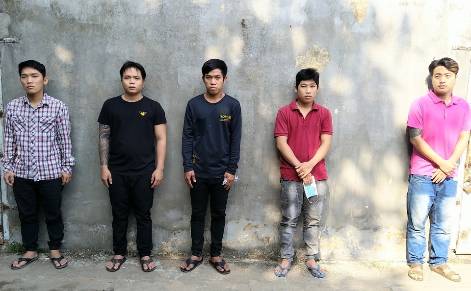 Bắt tạm giam 5 đối tượng lao xuồng máy vào công an để cướp lại hàng lậu - 1 Bắt tạm giam 5 đối tượng lao xuồng máy vào công an để cướp lại hàng lậu - 1