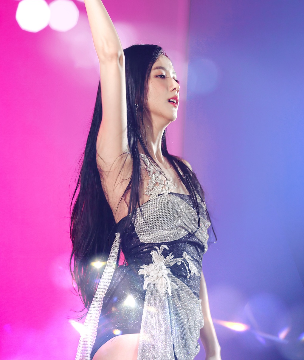 Blackpink khoe đường cong nóng bỏng tại đêm diễn Born Pink cuối - 8 Blackpink khoe đường cong nóng bỏng tại đêm diễn Born Pink cuối - 8