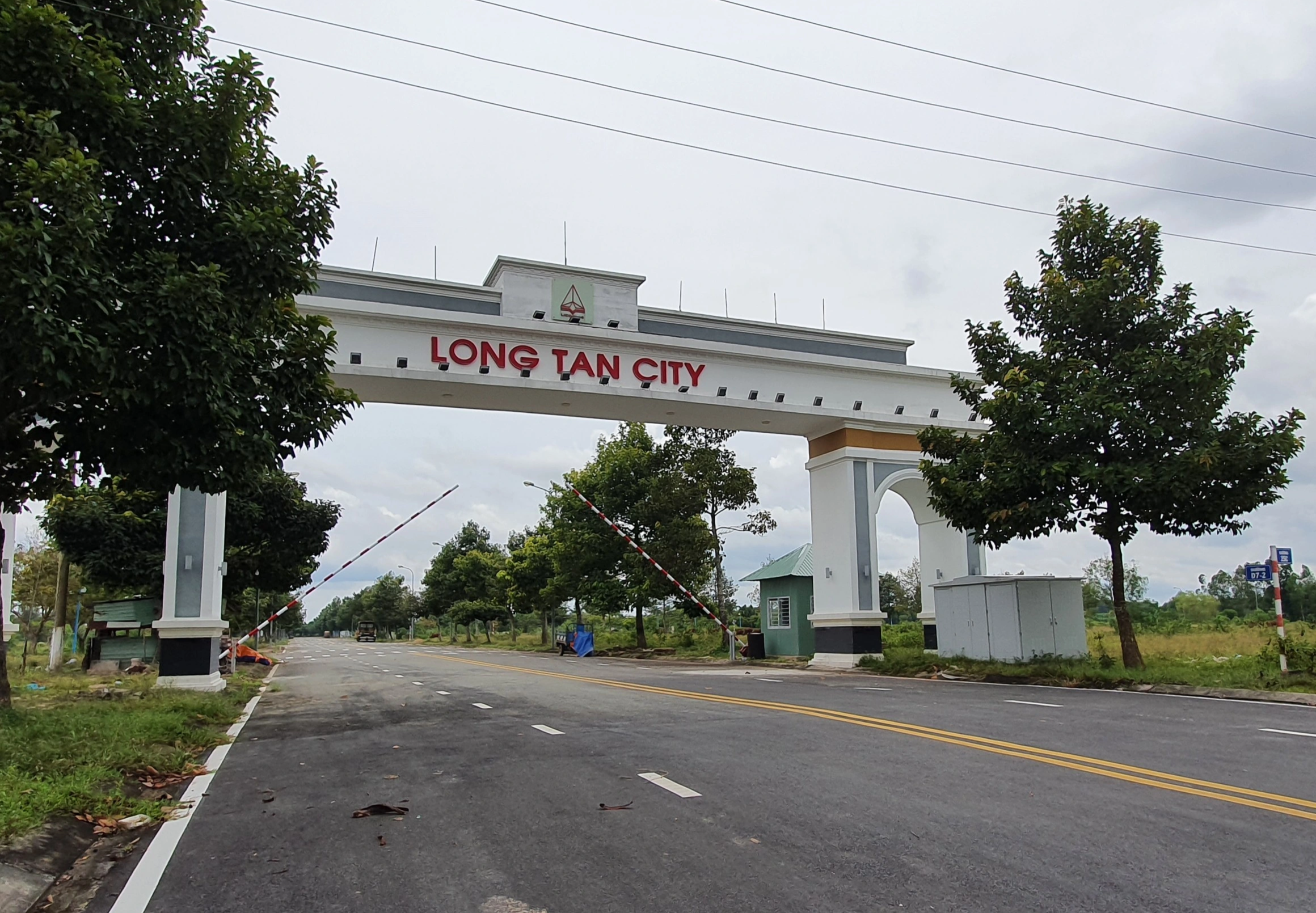 Bài 3: Long Tân City - thành phố… bánh vẽ - 3 Bài 3: Long Tân City - thành phố… bánh vẽ - 3