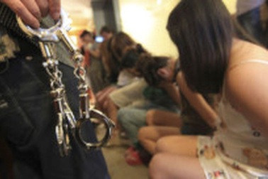 Phá đường dây bán dâm 1 triệu đồng/lượt "tàu nhanh"