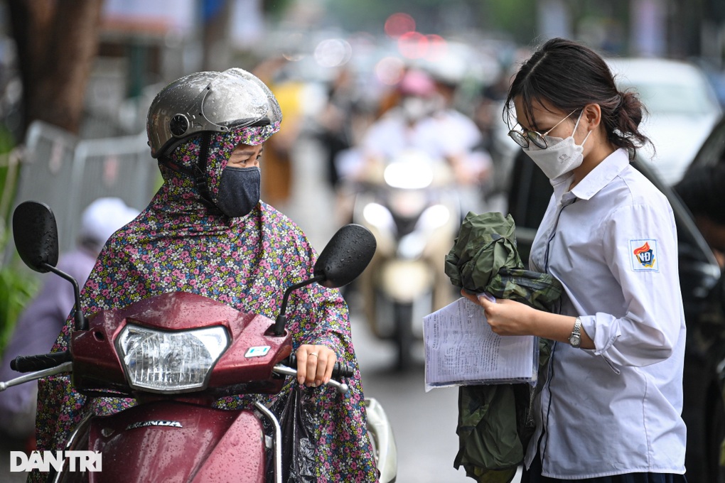 Chiều nay, sĩ tử hồi hộp bước vào thi môn Toán sau sự dễ thở của đề Văn - 7 Chiều nay, sĩ tử hồi hộp bước vào thi môn Toán sau sự dễ thở của đề Văn - 7