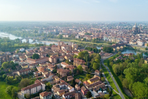 Italy: Mẹ thắng kiện buộc 2 con trai ngoài 40 tuổi ngừng "ăn bám"