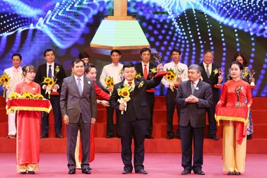 Công ty Cổ phần tư nhân đầu tiên tại Khánh Hòa đạt giải thưởng Chất lượng Quốc gia 2015